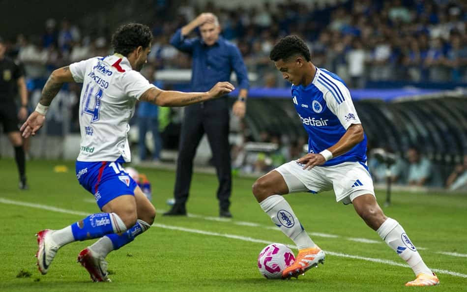 Lateral Kauã Prates, do Cruzeiro (Foto: Fernando Moreno/AGIF)
