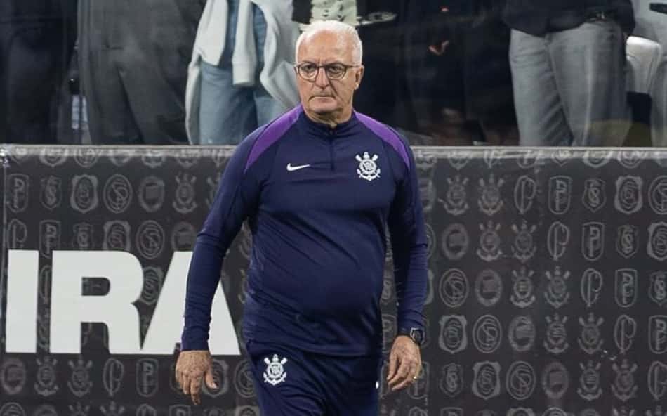 Dorival é homenageado pelo Corinthians após alcançar 1000 jogos na carreira