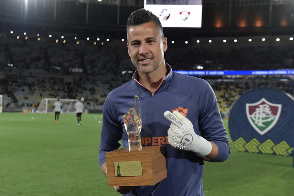 Fábio recebe homenagem antes de Vasco x Fluminense (Foto: Thiago Ribeiro/AGIF)