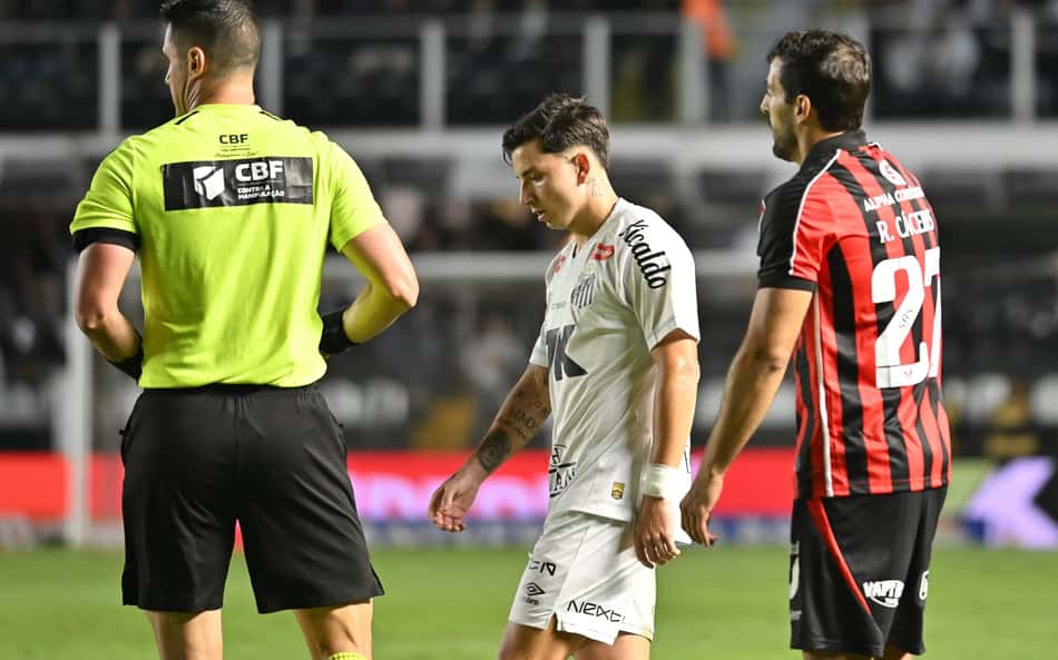 Santos x Vitória: CBF divulga áudios do VAR em lances que geraram reação de Neymar
