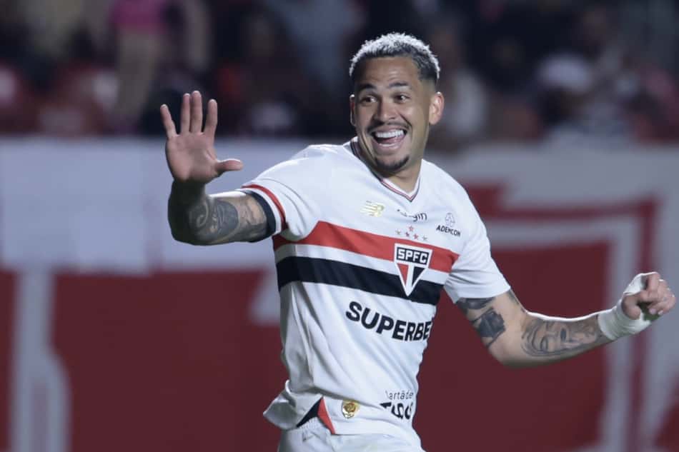 Luciano comemora gol pelo São Paulo