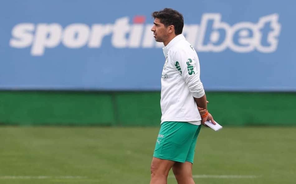 Abel Ferreira, técnico do Palmeiras, durante treino