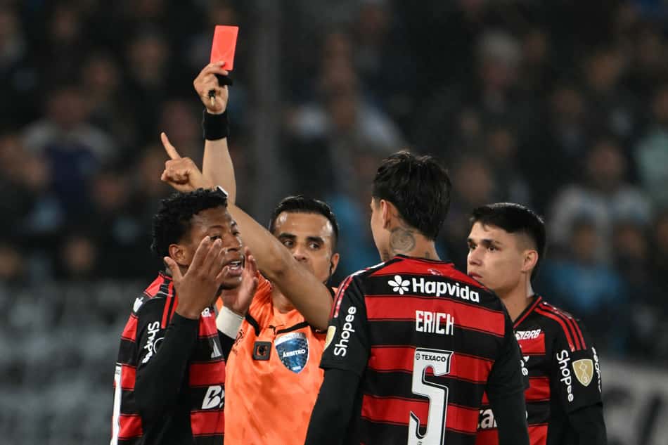 Árbitro expulsa Gonzalo Plata em Racing x Flamengo