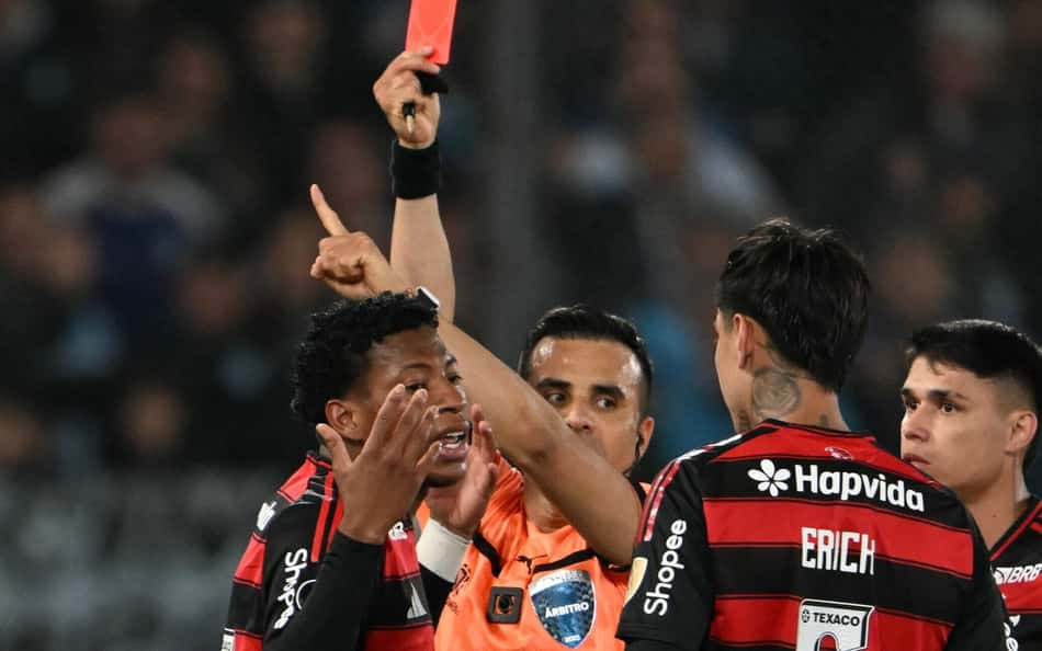 Árbitro expulsa Gonzalo Plata em Racing x Flamengo