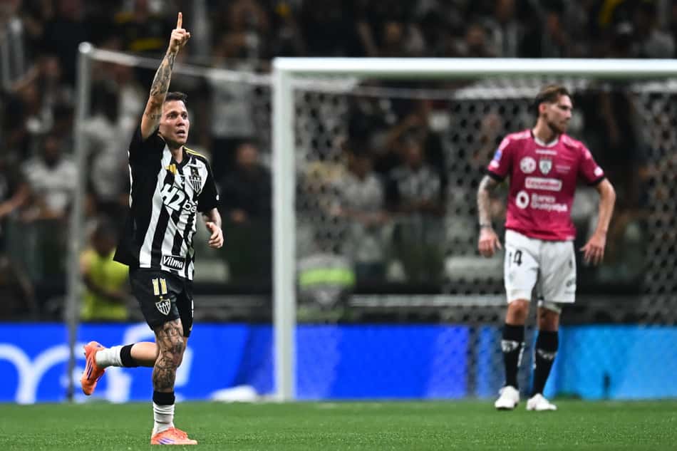 Bernard comemorando segundo gol do Galo (Foto: Gledston Tavares / AFP)