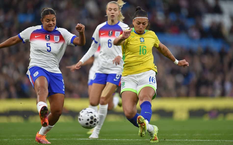 Brasil vence Inglaterra e web surta: 'Nem roubando'