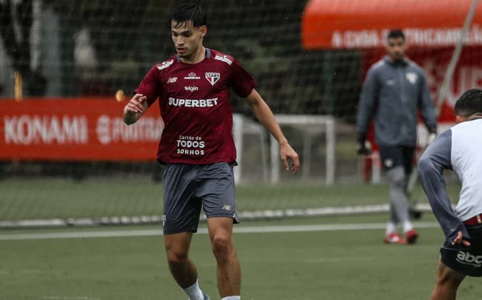 São Paulo treina para encarar o Mirassol com novidades; veja provável escalação