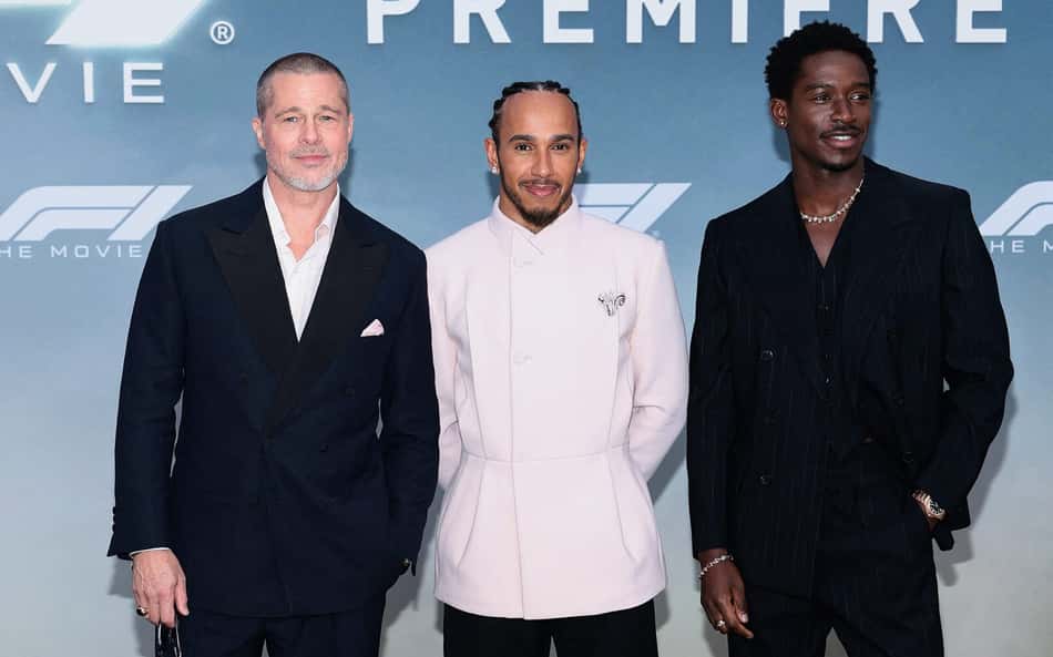 Brad Pitt, Lewis Hamilton e Damson Idris na estreia do filme 'F'1' na Times Square, em Nova York (foto: Dimitrios Kambouris / GETTY IMAGES NORTH AMERICA / Getty Images via AFP)
