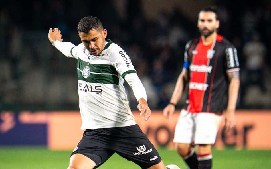 Escalação: suspenso, lateral desfalca o Coritiba contra o Atlético-GO