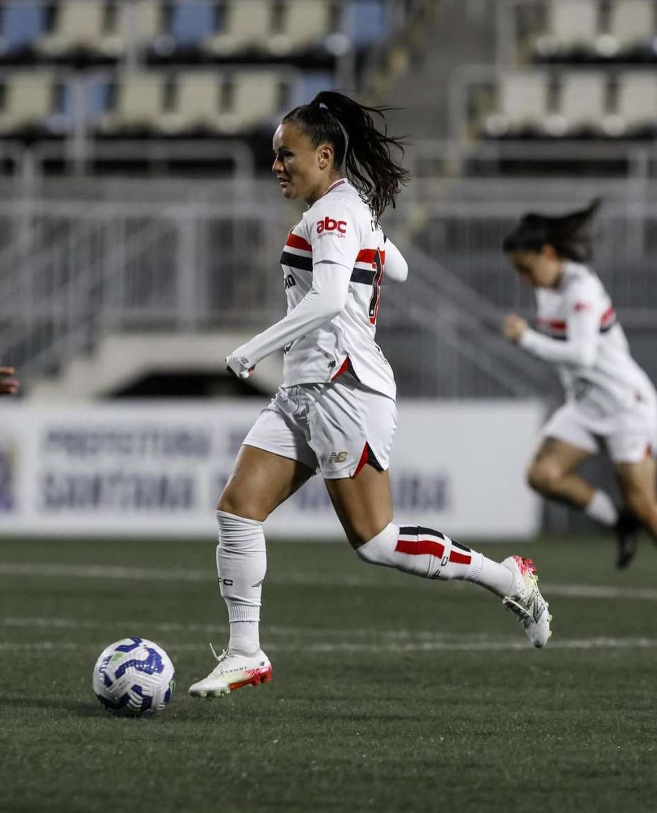 Camilinha em campo pelo São Paulo (Foto Rubens Chiri/SPFC)