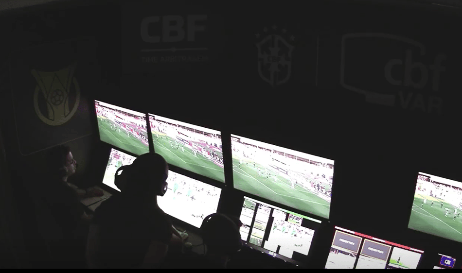 VAR sobre lance em São Paulo x Palmeiras (Foto: reprodução CBF)