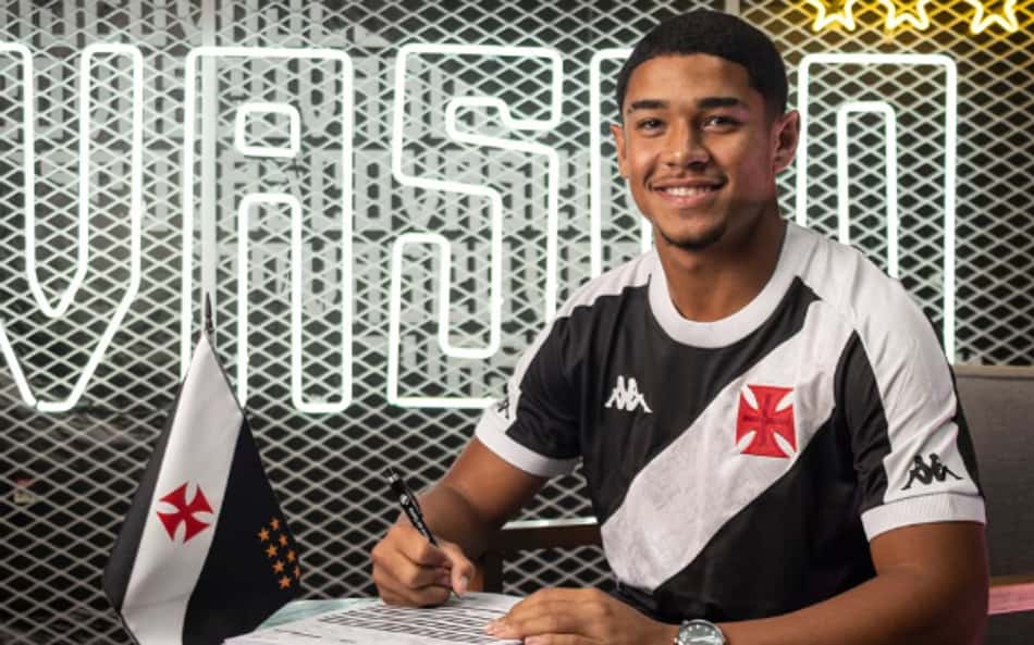 Vasco renova contrato de duas promessas da base