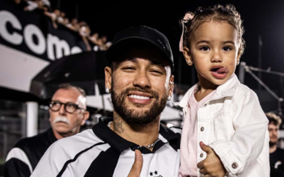 Neymar 'dá o troco' em segurança que acertou bolada acidental em Mavie