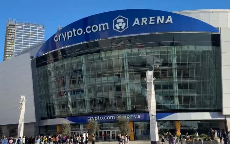 Conheça a arena dos Lakers na NBA, movida por luxo e ostentação