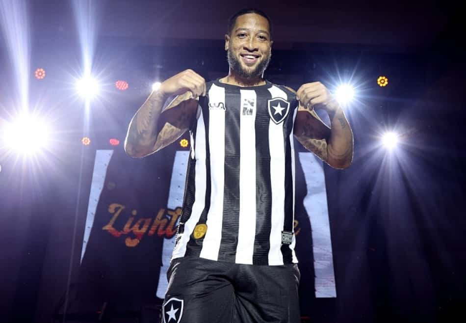 Dawkins no desfile de lançamento do uniforme para NBB 25-26 do Botafogo (Foto: Vítor Silva / BFR)