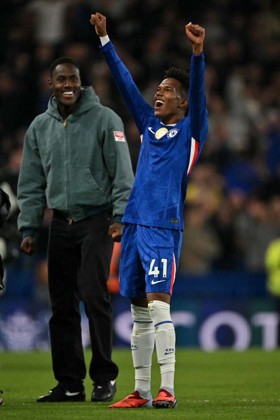 Estêvão comemora primeiro gol marcado pelo Chelsea