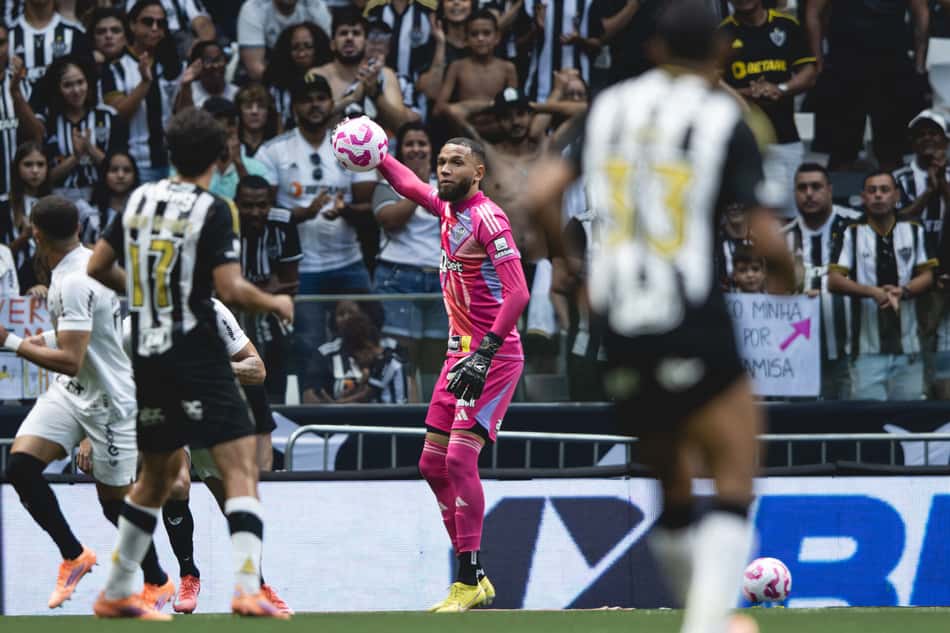 Éverson fez grandes defesas e ajudou o Atlético a vencer a partida contra o Ceará (Foto: Pedro Souza / Atlético)