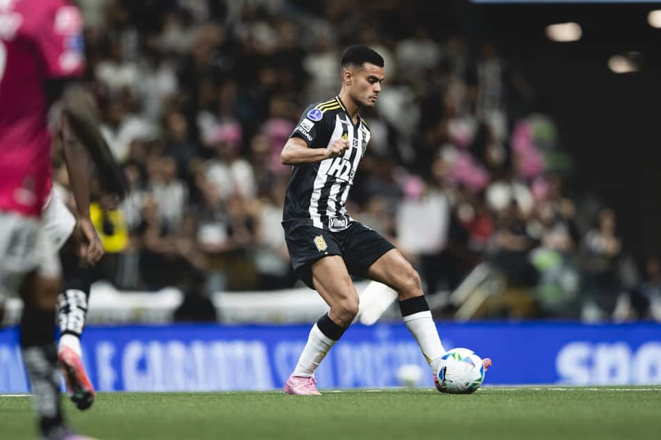 Fausto Vera contra o del Valle (Foto: Pedro Souza / Atlético)