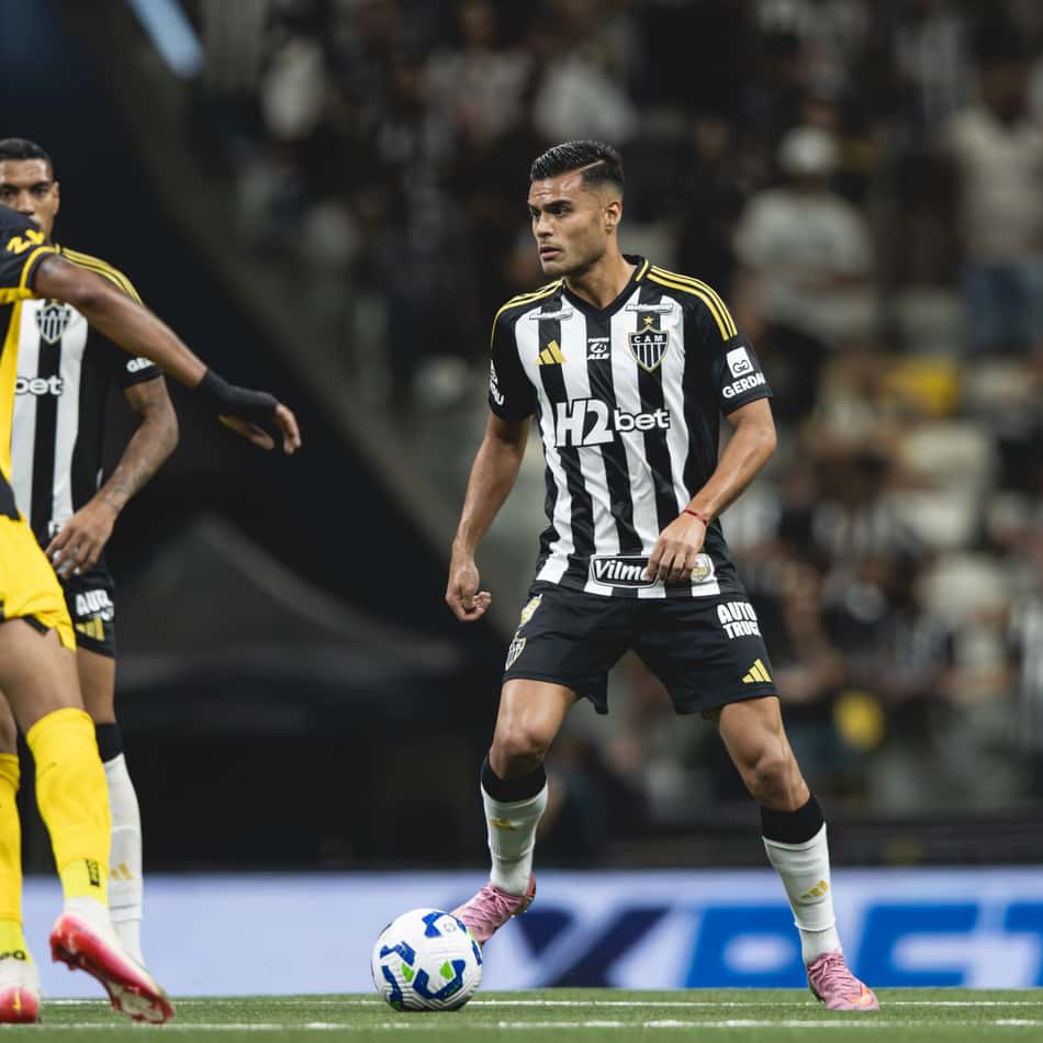 Fausto Vera é elogiado pela torcida (Foto: Pedro Souza / Atlético)