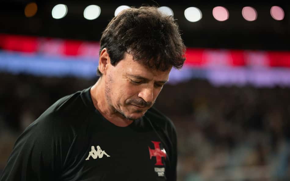 Fernando Diniz suspenso: veja quem comandará o Vasco contra o Bragantino