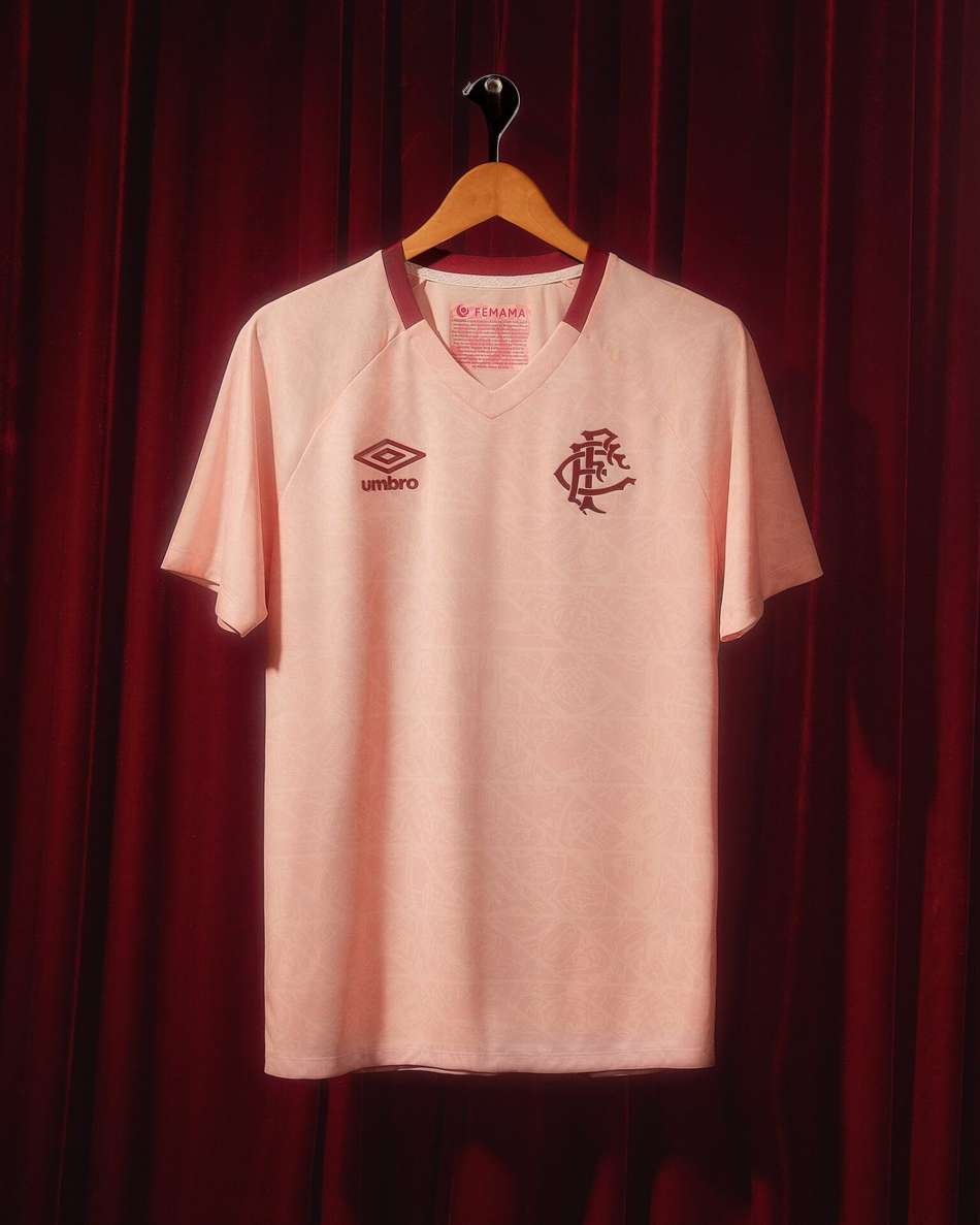 Os modelos lançados trazem o design característico do clube (Foto: Divulgação/ Umbro)