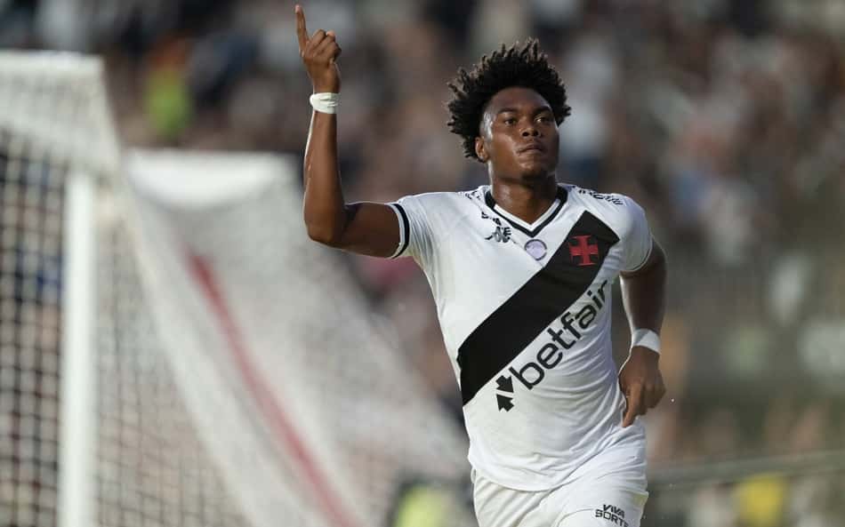 Herói do Vasco, GB manda recado a Diniz após virada sobre o Vitória