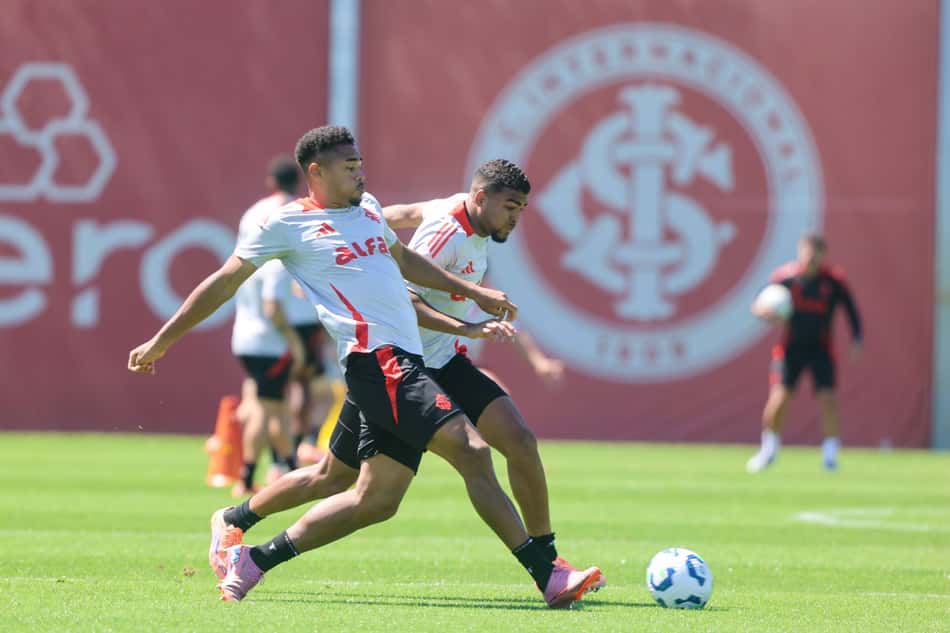 Gustavo Prado e Victor Gabriel em treino do Internacional
