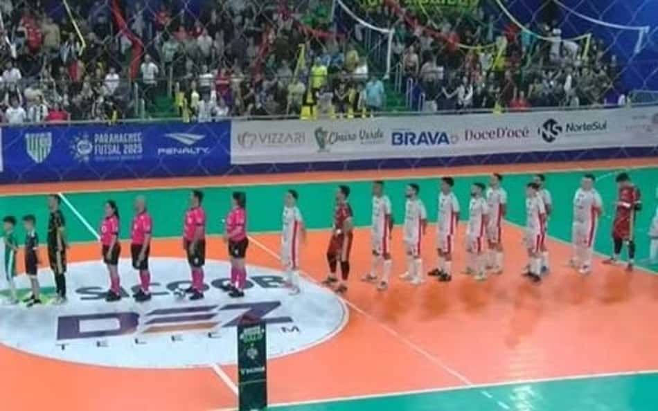 Futsal: Paraná Clube esquece uniforme e empresta do adversário em jogo decisivo