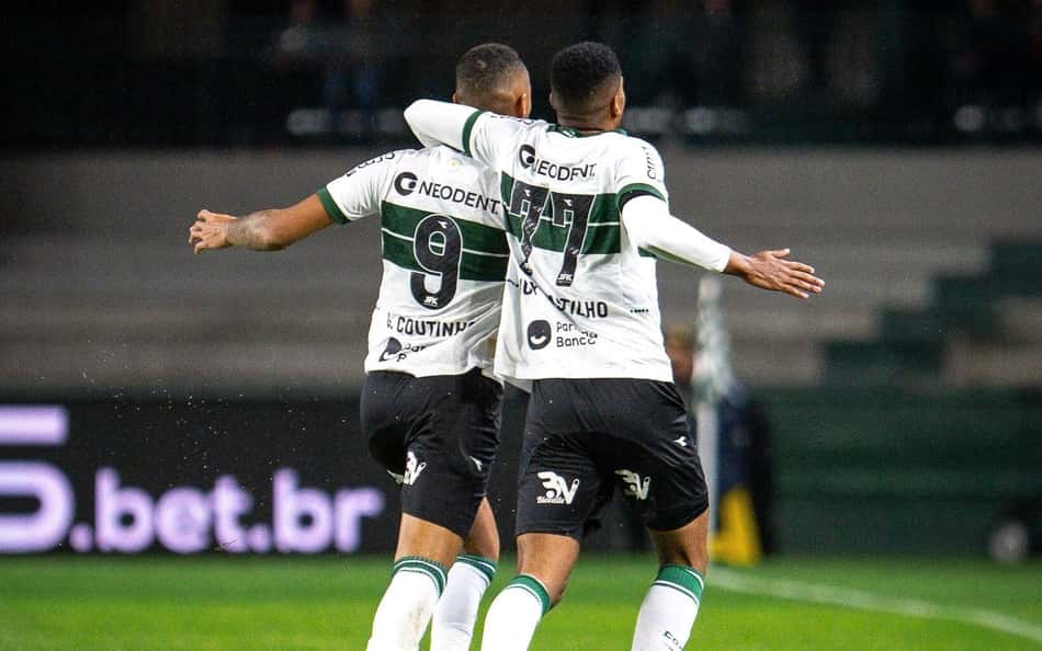 Atacantes desencantam, e Gustavo Coutinho assume artilharia do Coritiba na Série B