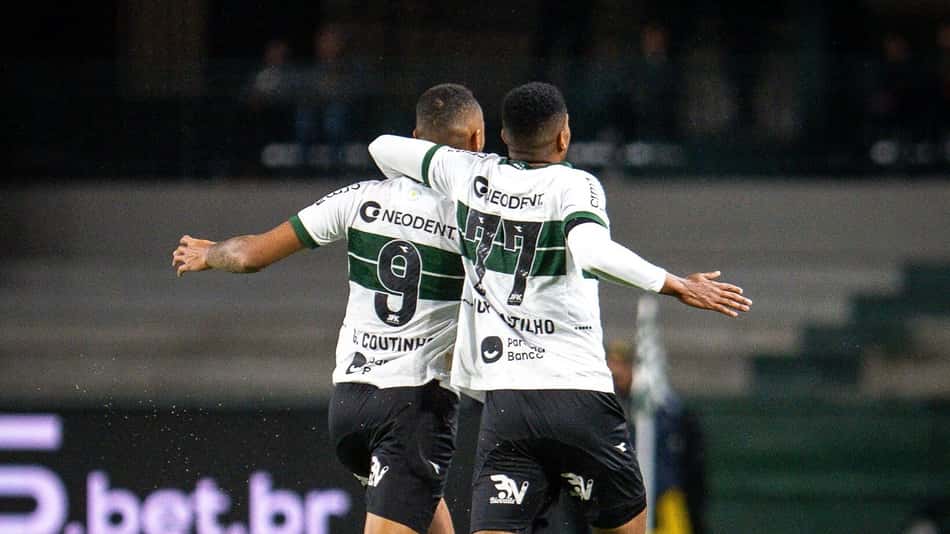 Gustavo Coutinho Iury Castilho Coritiba Botafogo-SP gol comemoração
