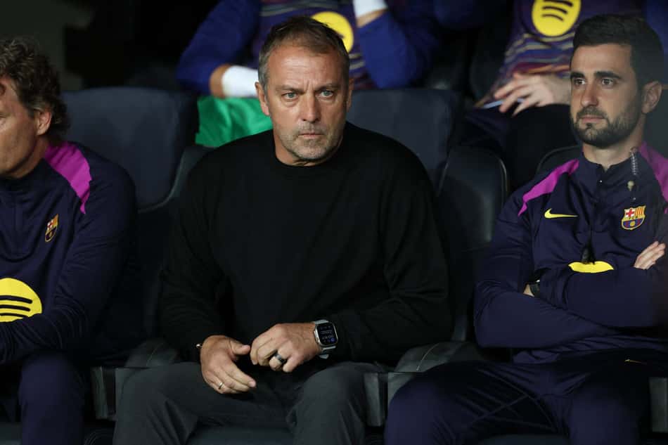 Hansi-Flick observa Barcelona x PSG, pela Champions League