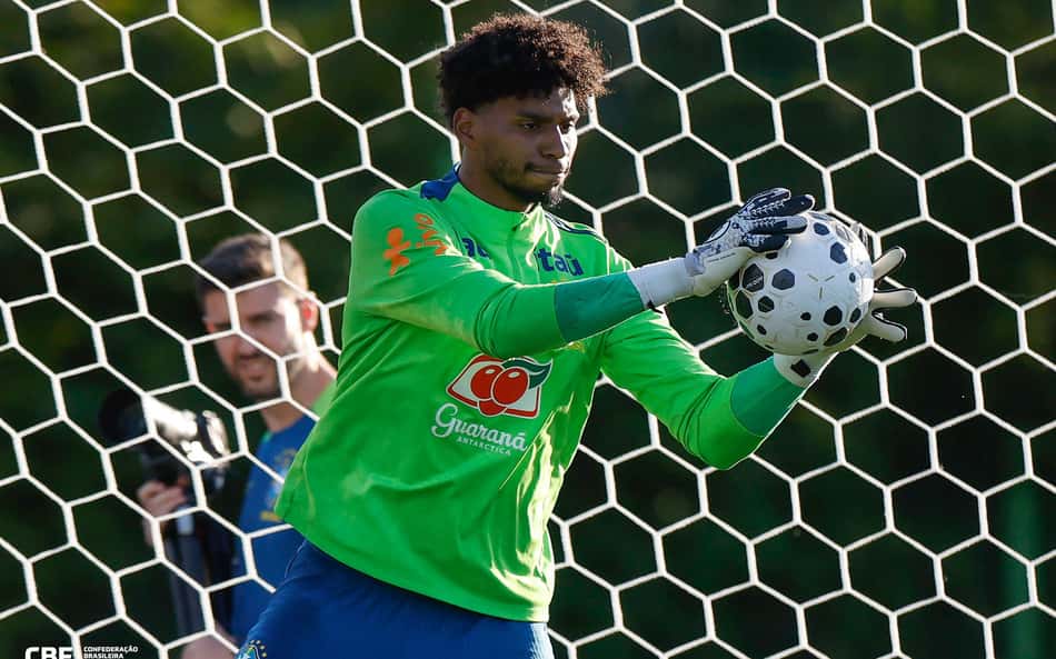 Com Hugo Souza, Seleção Brasileira volta a ter goleiro negro titular depois de 11 anos
