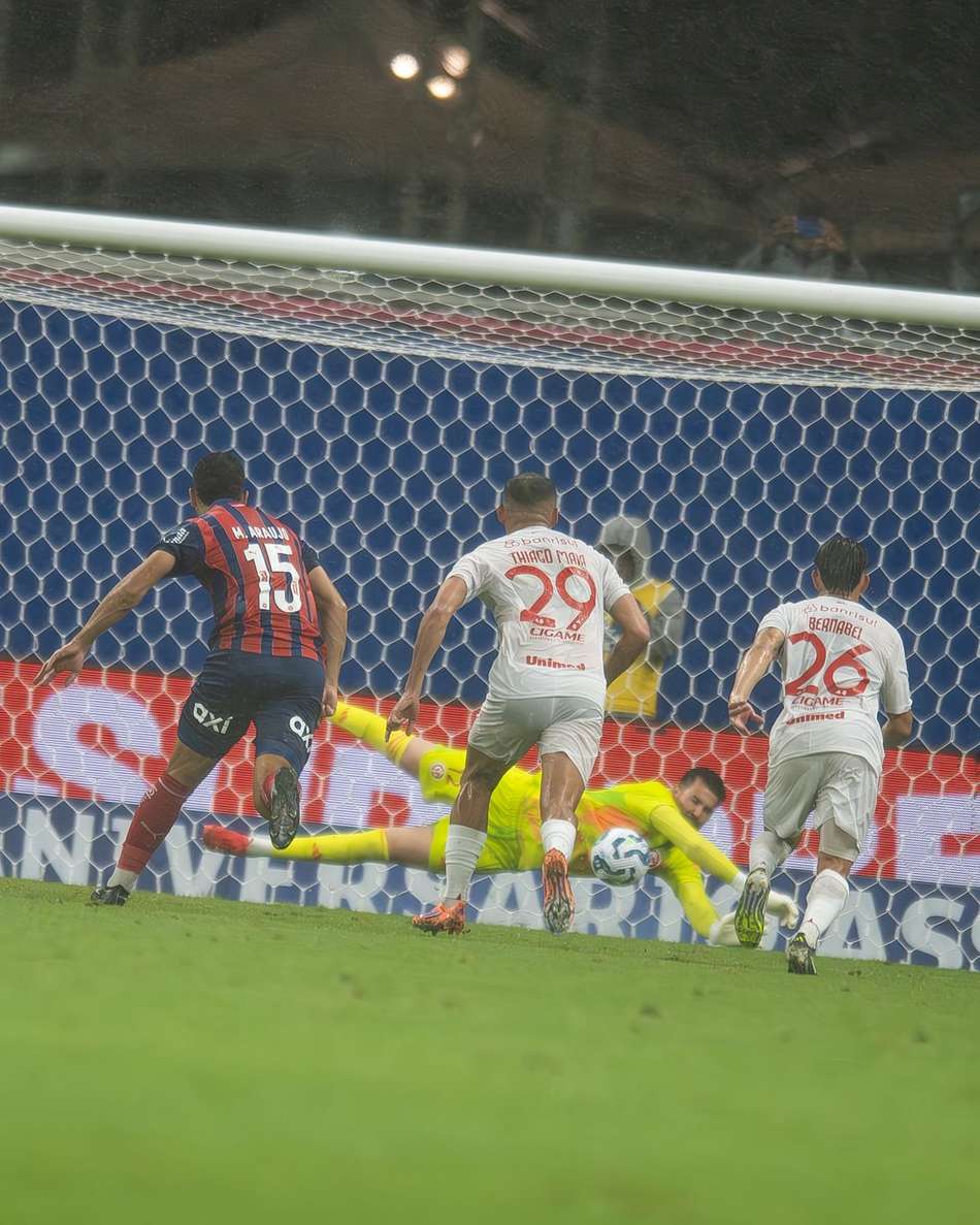 Ivan, goleiro do Internacional  