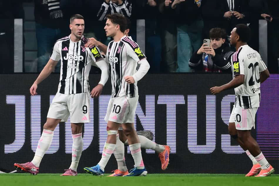Jogadores da Juventus comemorando o gol marcado contra a Udinese (Foto: Marco Bertorello/AFP)