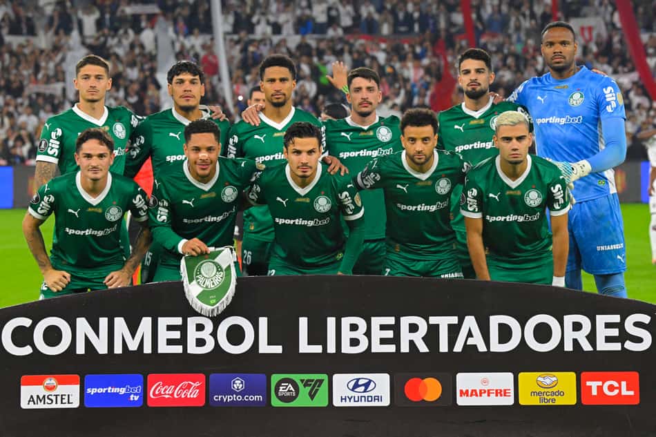 Jogadores do Palmeiras antes de jogo de ida da semifinal da Libertadores, contra a LDU, em Quito (Foto: Rodrigo BUENDIA / AFP)