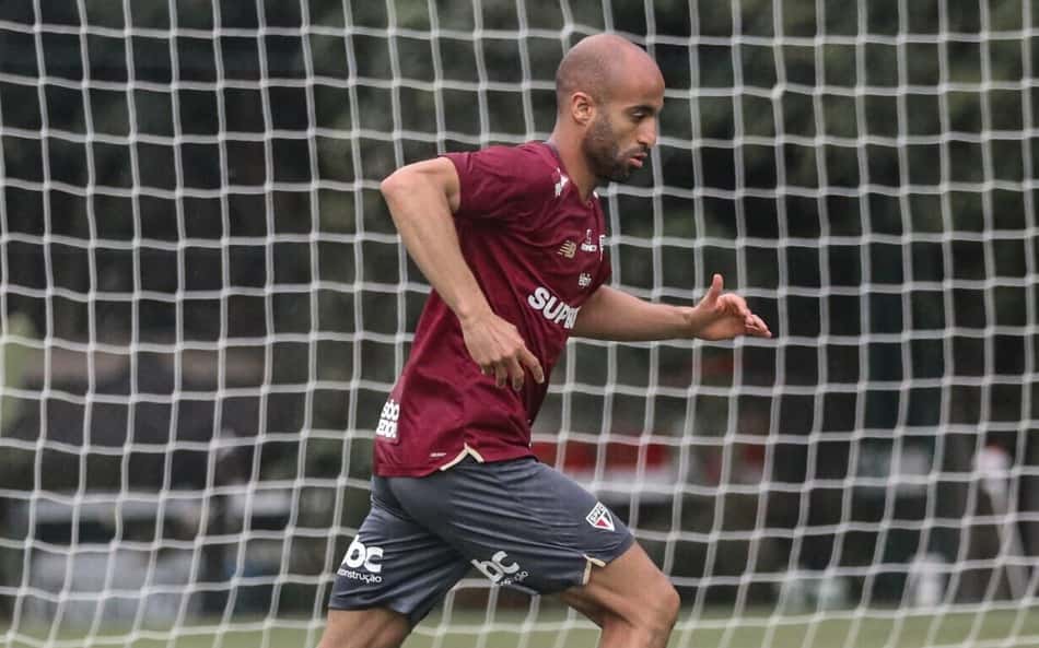 Com fisioterapeuta, confiança e sem folga: Lucas Moura foca em espaço no São Paulo