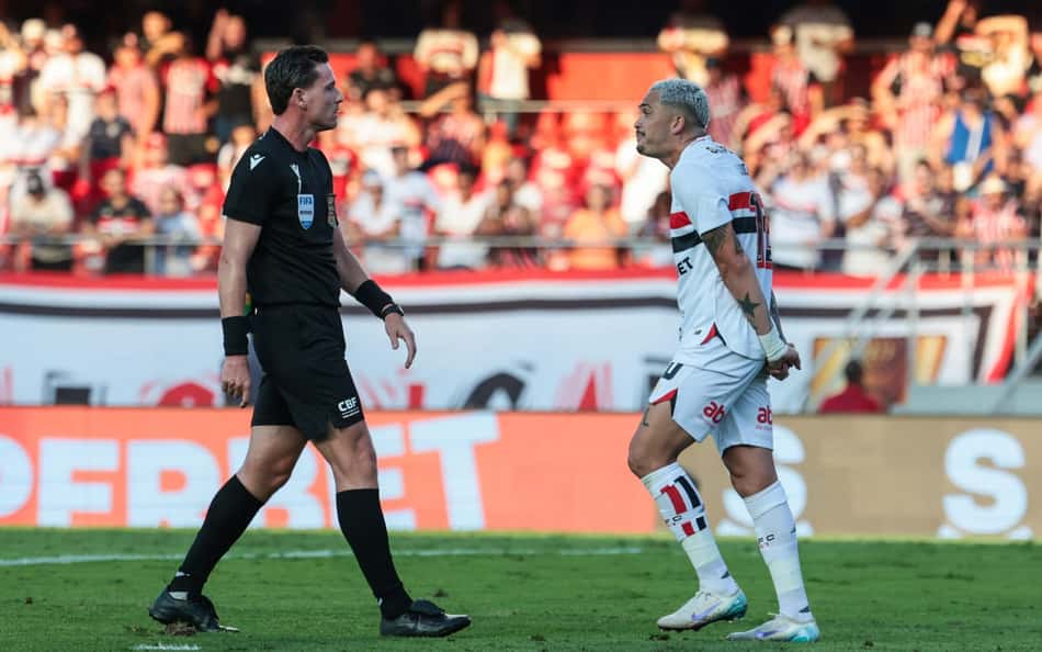 CBF é autorizada pela Fifa a divulgar áudio do VAR de São Paulo x Palmeiras