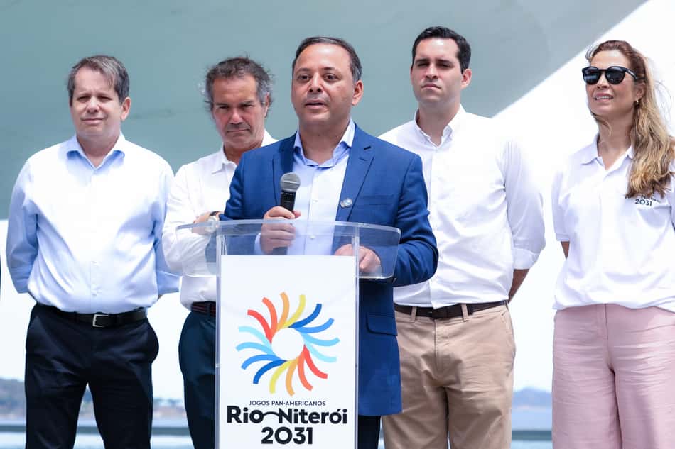Rodrigo Neves, prefeito de Niterói, durante visita da Panam Sports a Niterói (Foto: Candidatura Rio-Niterói ao Pan 2031)