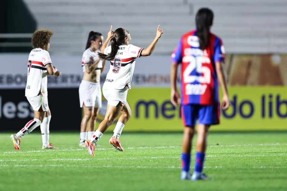 Milene comemora seu gol pelo São Paulo na Libertadores Feminina (Foto: Reprodução/Conmebol)