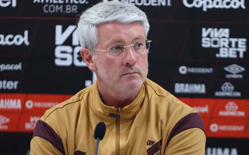 Técnico do Athletico critica jovem atacante do Coritiba: 'Baixar a bola'