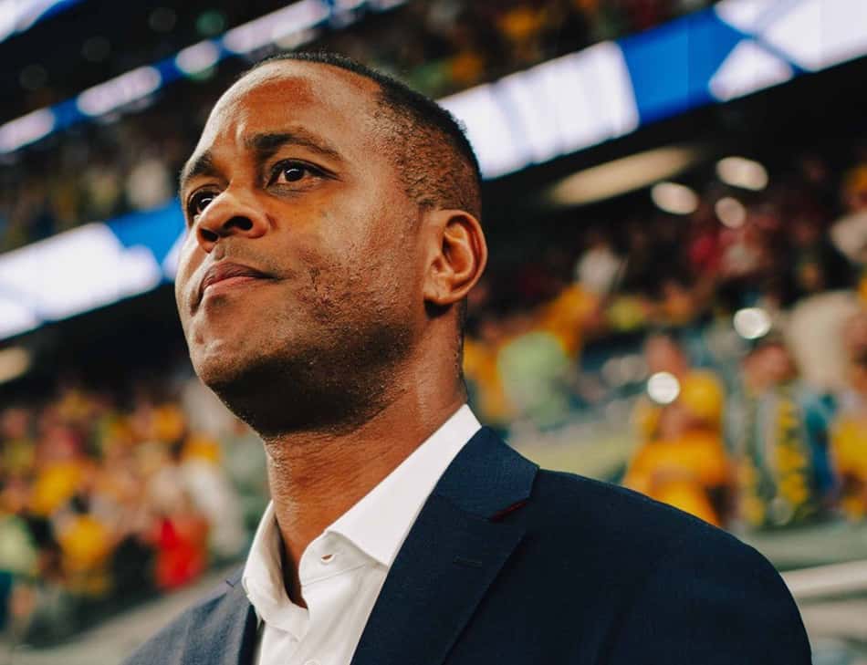 Patrick Kluivert na beira de campo pela Indonésia (Foto: AFP)