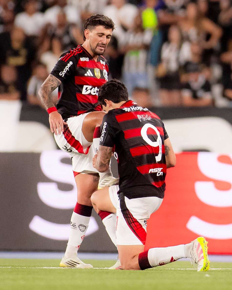 Pedro e Arrascaeta Flamengo Botafogo