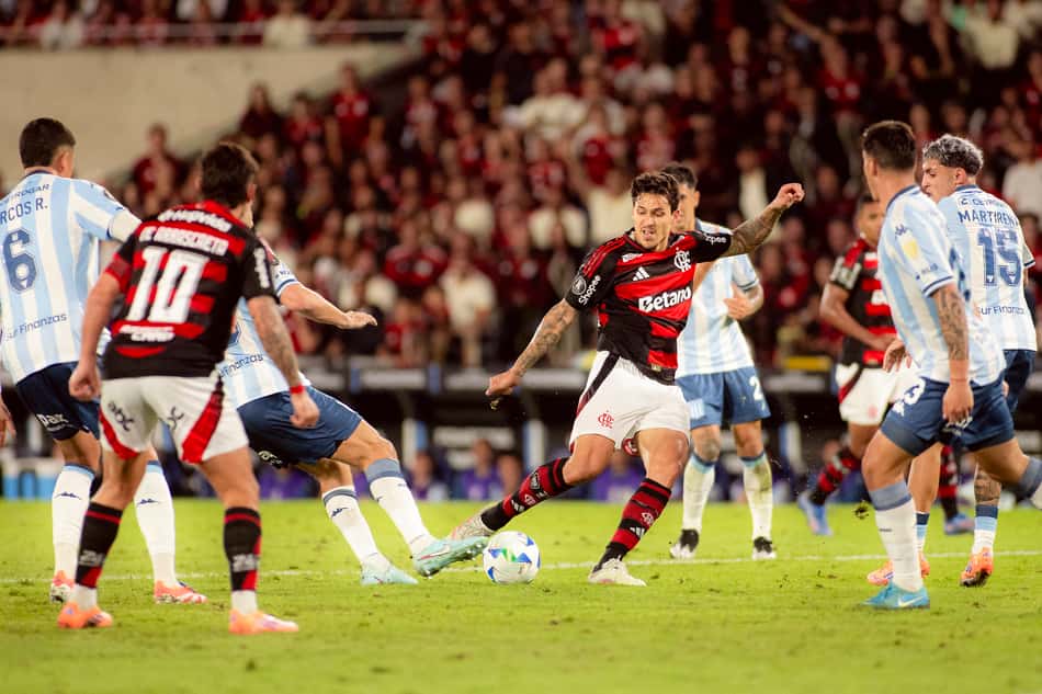 Pedro em campo pelo Flamengo contra o Racing pela Libertadores (Foto: Adriano Fontes/Flamengo)