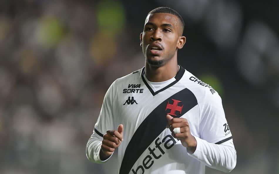 Em alta no Vasco, Rayan busca marcas históricas no Brasileirão