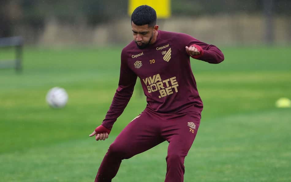 Renan Peixoto se machuca, e Athletico iguala número de lesões de 2022-23