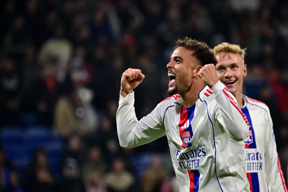 Ruben Kluivert comemora gol do Lyon sobre o RB Salzburg