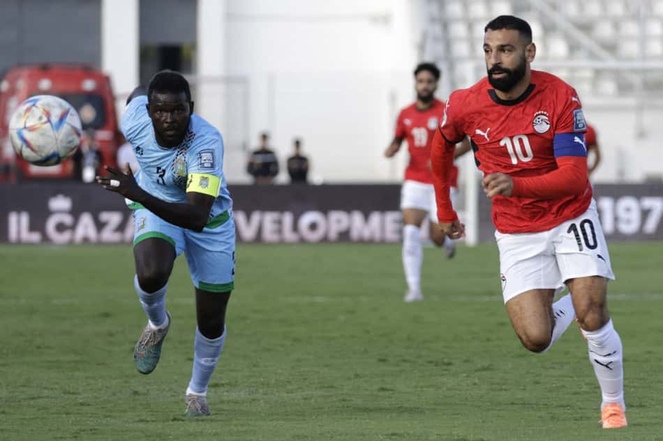 Salah em ação no jogo entre Djibuti e Egito (Foto: Majid Bziouat/AFP)