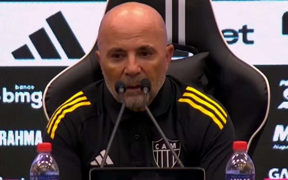 Sampaoli comemora vitória mas analisa ataque do Atlético-MG 'Ainda não evoluímos tanto'