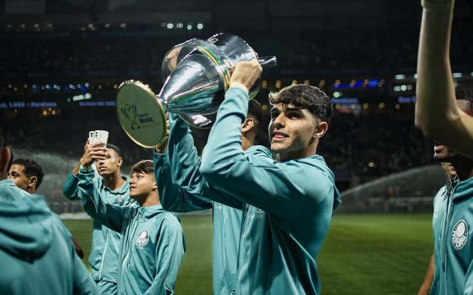 Palmeiras acerta transferência de meia da base para clube árabe