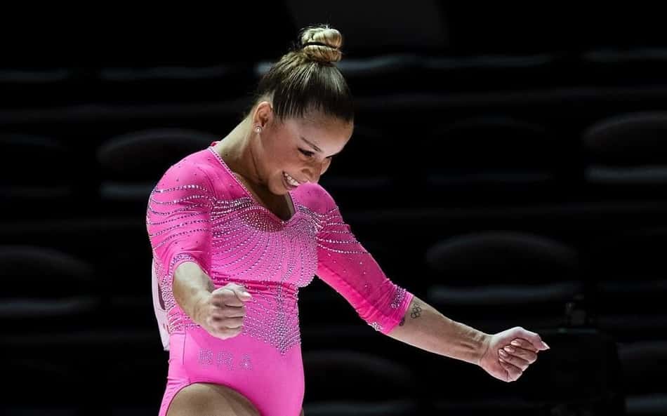 Foi quase! Flávia Saraiva garante top-4 na final da trave no Mundial de Ginástica